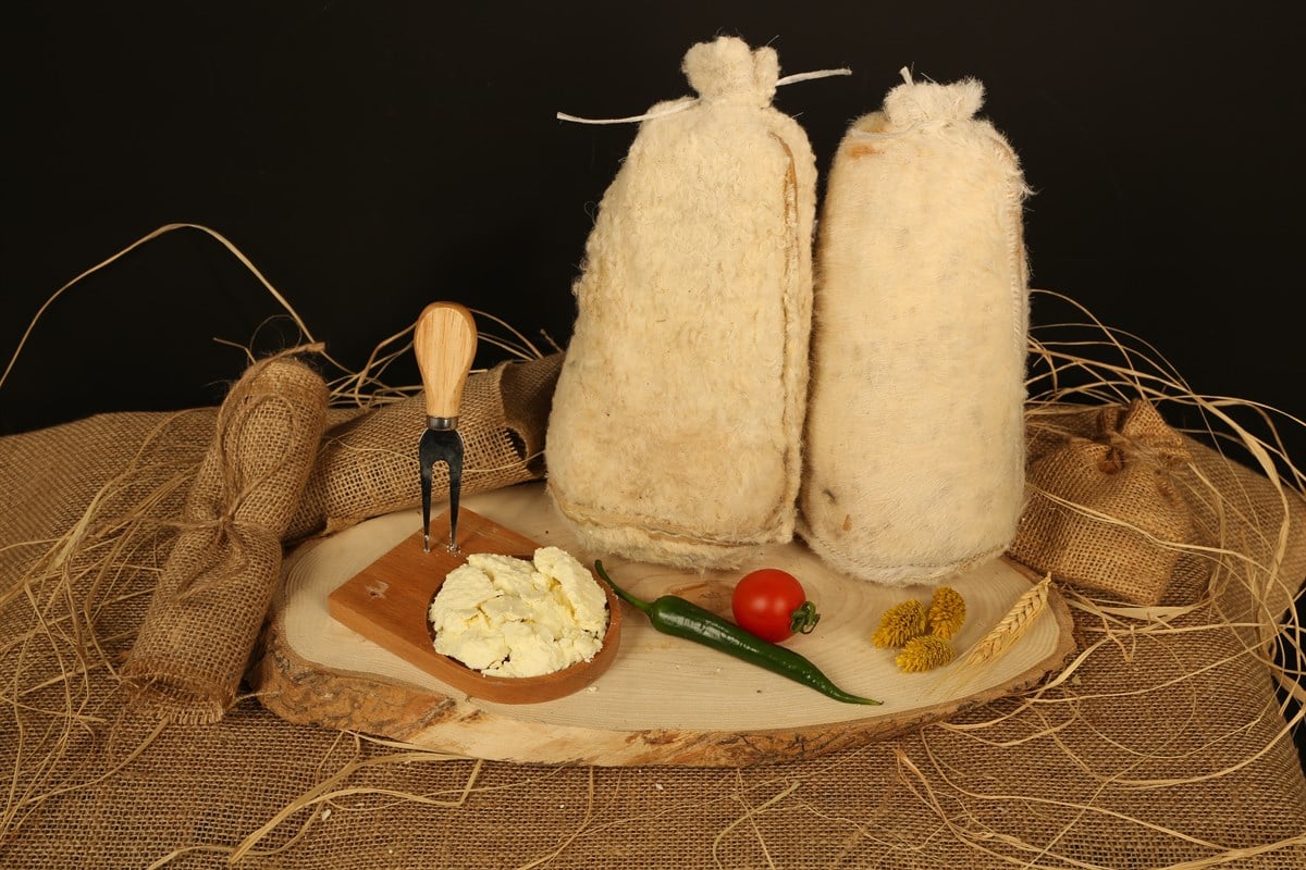 Erzincan deri tulum peyniri